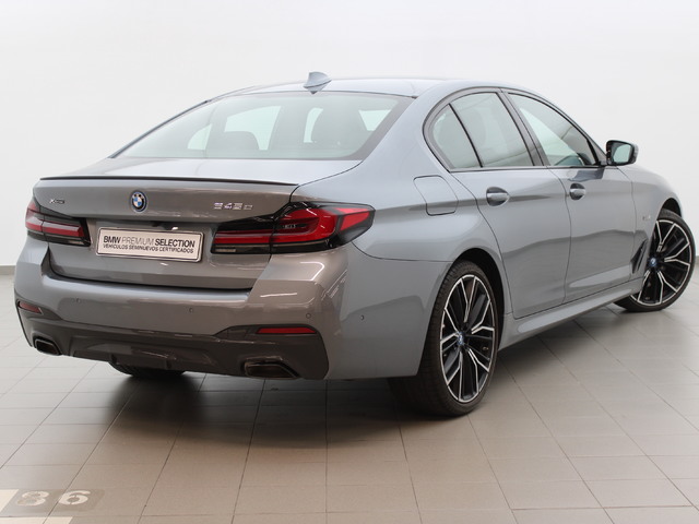 BMW Serie 5 545e color Azul. Año 2022. 290KW(394CV). Híbrido Electro/Gasolina. En concesionario Augusta Aragon S.A. de Zaragoza