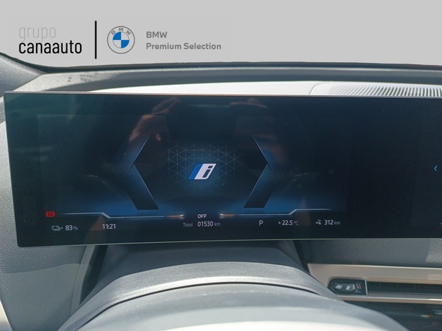 BMW iX xDrive40 color Negro. Año 2024. 240KW(326CV). Eléctrico. En concesionario DEMO de Sta. C. Tenerife