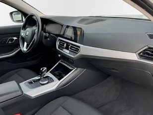 BMW Serie 3 318d color Blanco. Año 2022. 110KW(150CV). Diésel. En concesionario MURCIA PREMIUM S.L. JUAN CARLOS I de Murcia