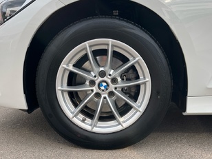 BMW Serie 3 318d color Blanco. Año 2022. 110KW(150CV). Diésel. En concesionario MURCIA PREMIUM S.L. JUAN CARLOS I de Murcia
