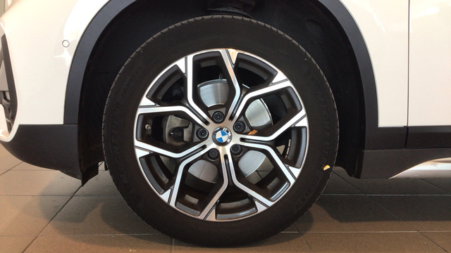 BMW X1 sDrive18i color Blanco. Año 2021. 103KW(140CV). Gasolina. En concesionario BYmyCAR Madrid - Alcalá de Madrid