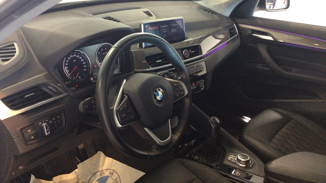 BMW X1 sDrive18i color Blanco. Año 2021. 103KW(140CV). Gasolina. En concesionario BYmyCAR Madrid - Alcalá de Madrid