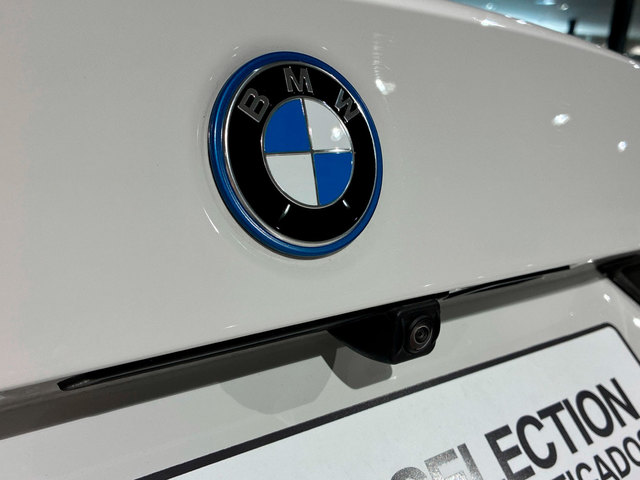 BMW Serie 3 320e color Blanco. Año 2024. 150KW(204CV). Híbrido Electro/Gasolina. En concesionario BMW Marcos Automoción de Valencia
