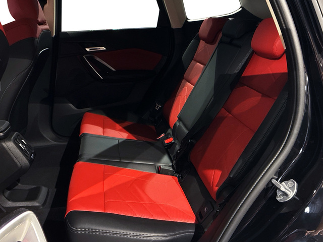 BMW X1 sDrive18i color Negro. Año 2024. 100KW(136CV). Gasolina. En concesionario BMW Marcos Automoción de Valencia