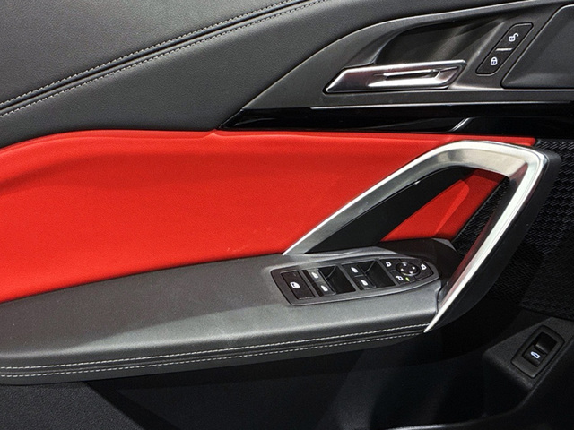 BMW X1 sDrive18i color Negro. Año 2024. 100KW(136CV). Gasolina. En concesionario BMW Marcos Automoción de Valencia