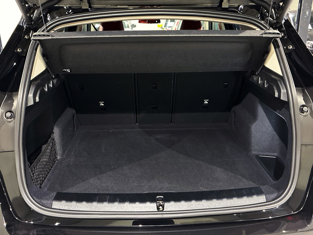 BMW X1 sDrive18i color Negro. Año 2024. 100KW(136CV). Gasolina. En concesionario BMW Marcos Automoción de Valencia