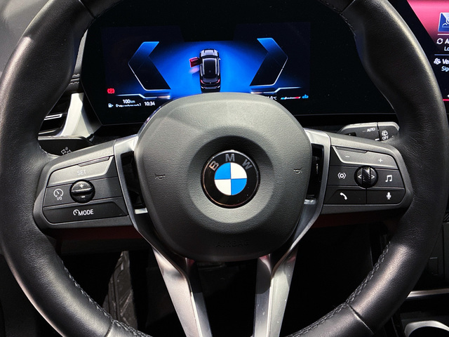 BMW X1 sDrive18i color Negro. Año 2024. 100KW(136CV). Gasolina. En concesionario BMW Marcos Automoción de Valencia