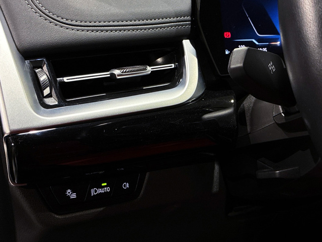 BMW X1 sDrive18i color Negro. Año 2024. 100KW(136CV). Gasolina. En concesionario BMW Marcos Automoción de Valencia