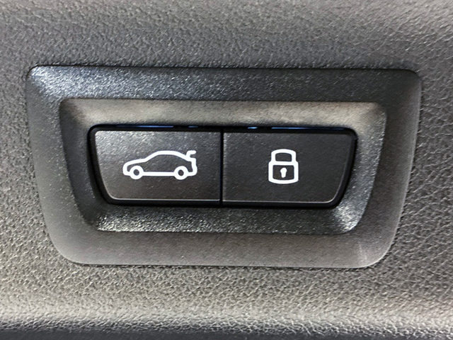 BMW X1 sDrive18i color Negro. Año 2024. 100KW(136CV). Gasolina. En concesionario BMW Marcos Automoción de Valencia