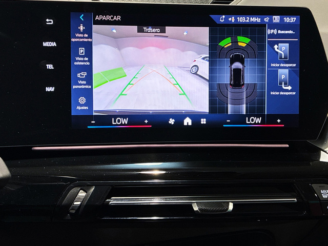 BMW X1 sDrive18i color Negro. Año 2024. 100KW(136CV). Gasolina. En concesionario BMW Marcos Automoción de Valencia