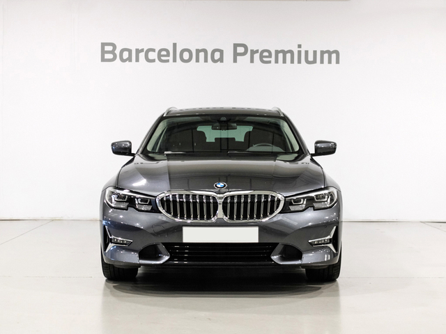 BMW Serie 3 318d Touring color Gris. Año 2021. 110KW(150CV). Diésel. En concesionario Barcelona Premium -- GRAN VIA de Barcelona