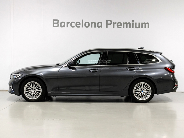 BMW Serie 3 318d Touring color Gris. Año 2021. 110KW(150CV). Diésel. En concesionario Barcelona Premium -- GRAN VIA de Barcelona