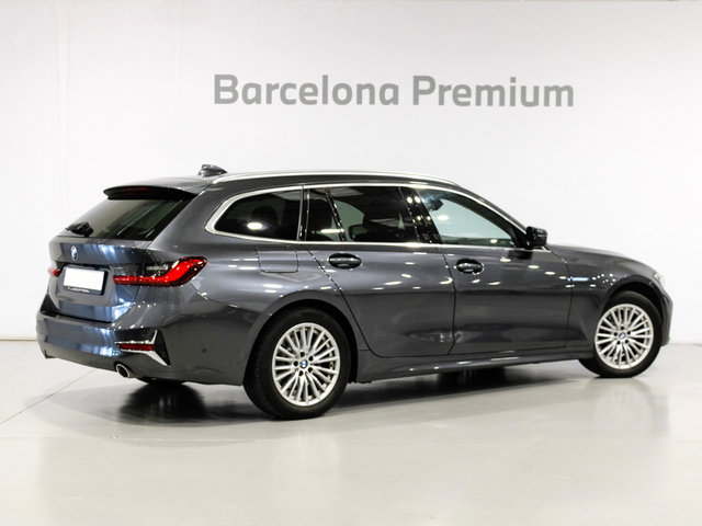 BMW Serie 3 318d Touring color Gris. Año 2021. 110KW(150CV). Diésel. En concesionario Barcelona Premium -- GRAN VIA de Barcelona