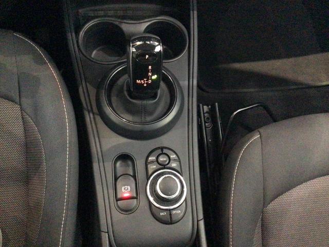 fotoG 12 del MINI MINI Countryman Cooper 100 kW (136 CV) 136cv Gasolina del 2023 en Málaga