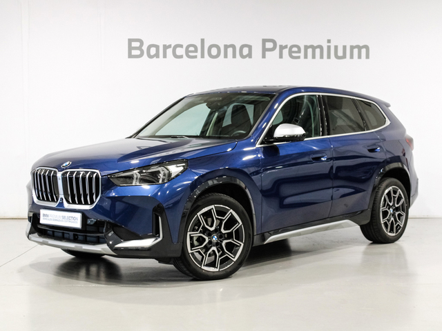 BMW X1 sDrive18i color Azul. Año 2022. 100KW(136CV). Gasolina. En concesionario Barcelona Premium -- GRAN VIA de Barcelona