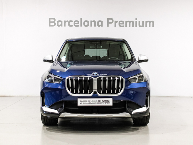 BMW X1 sDrive18i color Azul. Año 2022. 100KW(136CV). Gasolina. En concesionario Barcelona Premium -- GRAN VIA de Barcelona