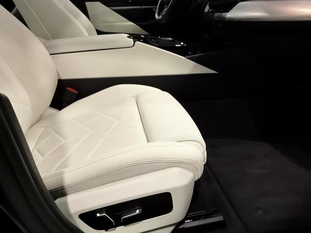 BMW Serie 5 520i color Azul. Año 2024. 153KW(208CV). Gasolina. En concesionario Mandel Motor Badajoz de Badajoz