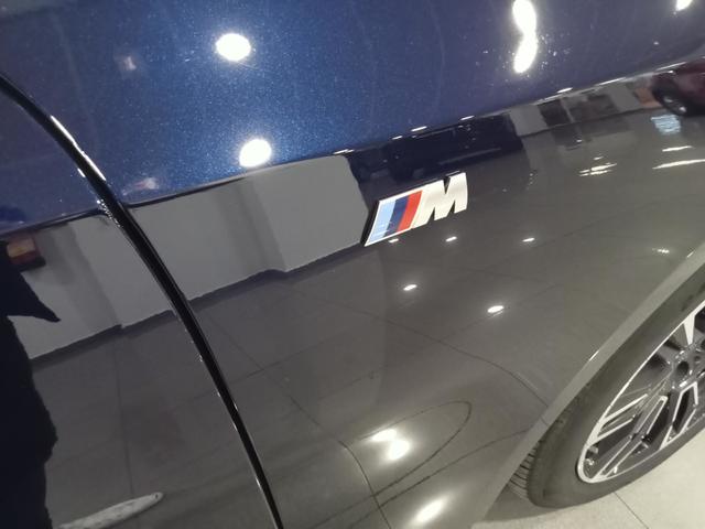 BMW Serie 5 520i color Azul. Año 2024. 153KW(208CV). Gasolina. En concesionario Mandel Motor Badajoz de Badajoz