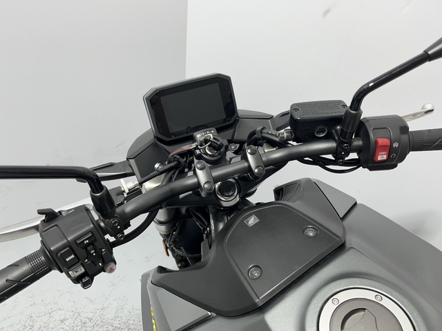 Honda CB750 Hornet  - 7