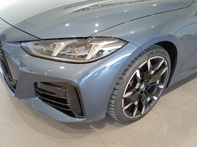 BMW Serie 4 M440i Coupé color Azul. Año 2024. 275KW(374CV). Gasolina. En concesionario ALBAMOCION CIUDAD REAL  de Ciudad Real
