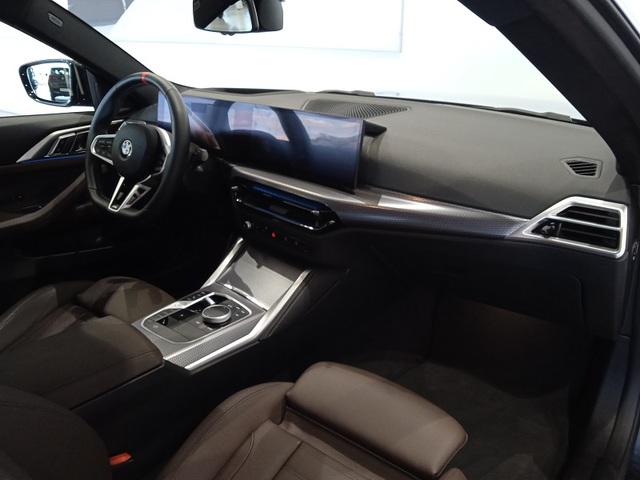 BMW Serie 4 M440i Coupé color Azul. Año 2024. 275KW(374CV). Gasolina. En concesionario ALBAMOCION CIUDAD REAL  de Ciudad Real
