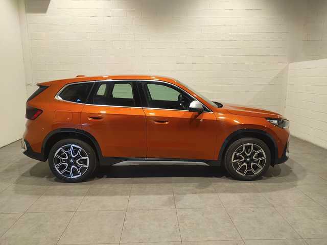 BMW X1 sDrive18i color Naranja. Año 2023. 100KW(136CV). Gasolina. En concesionario MOTOR MUNICH S.A.U  - Terrassa de Barcelona