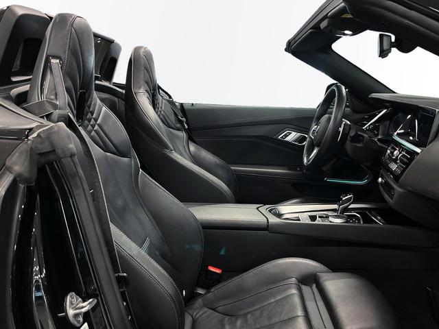 BMW Z4 sDrive30i Cabrio color Negro. Año 2024. 190KW(258CV). Gasolina. En concesionario Engasa S.A. de Valencia