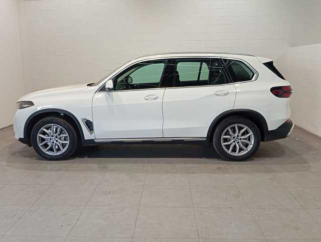 BMW X5 xDrive30d color Blanco. Año 2023. 219KW(298CV). Diésel. En concesionario Motor Munich Cadi - Manresa - VO de Barcelona