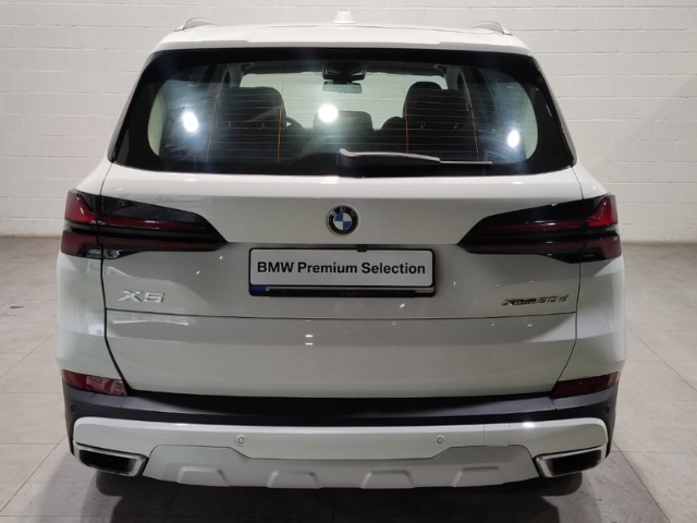 BMW X5 xDrive30d color Blanco. Año 2023. 219KW(298CV). Diésel. En concesionario Motor Munich Cadi - Manresa - VO de Barcelona