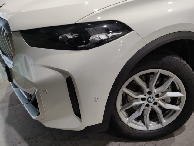 BMW X5 xDrive30d color Blanco. Año 2023. 219KW(298CV). Diésel. En concesionario Motor Munich Cadi - Manresa - VO de Barcelona