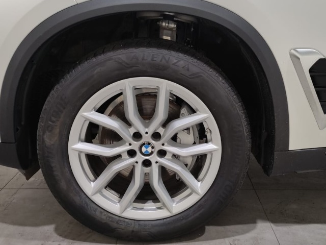 BMW X5 xDrive30d color Blanco. Año 2023. 219KW(298CV). Diésel. En concesionario Motor Munich Cadi - Manresa - VO de Barcelona