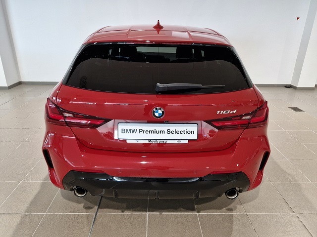 BMW Serie 1 118d color Rojo. Año 2024. 110KW(150CV). Diésel. En concesionario Movitransa Cars Huelva de Huelva