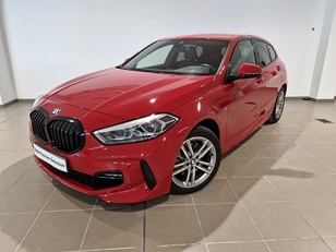 Fotos de BMW Serie 1 118d color Rojo. Año 2024. 110KW(150CV). Diésel. En concesionario Movitransa Cars Huelva de Huelva
