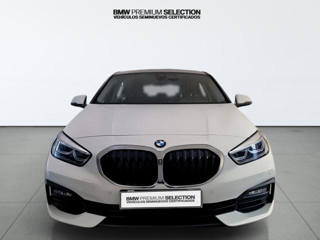 BMW Serie 1 118i color Blanco. Año 2023. 103KW(140CV). Gasolina. En concesionario Automotor Premium Velázquez - Málaga de Málaga