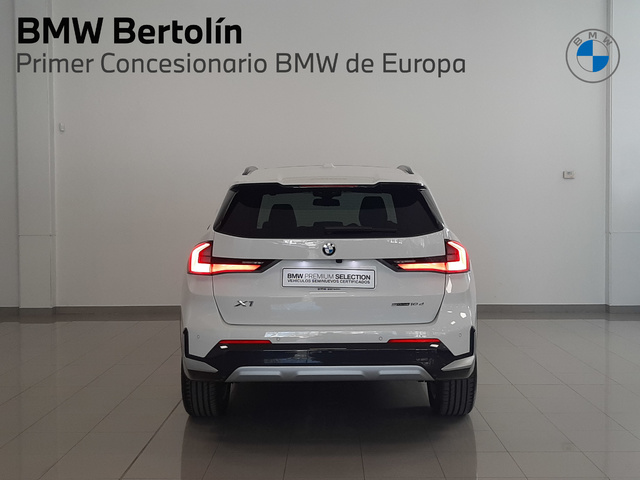 BMW X1 sDrive18d color Blanco. Año 2024. 110KW(150CV). Diésel. En concesionario Automoviles Bertolin S.L. de Valencia