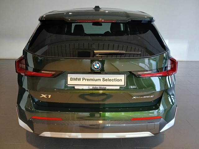 BMW X1 xDrive25e color Verde. Año 2024. 180KW(245CV). Híbrido Electro/Gasolina. En concesionario Adler Motor S.L. TOLEDO de Toledo