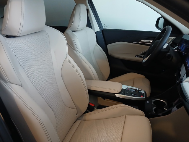 BMW X1 xDrive25e color Verde. Año 2024. 180KW(245CV). Híbrido Electro/Gasolina. En concesionario Adler Motor S.L. TOLEDO de Toledo