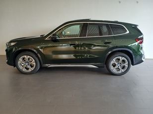 Fotos de BMW X1 xDrive25e color Verde. Año 2024. 180KW(245CV). Híbrido Electro/Gasolina. En concesionario Adler Motor S.L. TOLEDO de Toledo