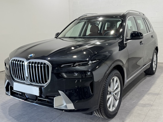 BMW X7 xDrive40i color Negro. Año 2024. 280KW(381CV). Gasolina. En concesionario Motor Munich - Terrassa - VO de Barcelona