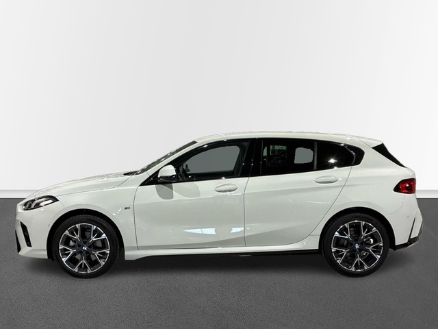 BMW Serie 1 118d color Blanco. Año 2024. 110KW(150CV). Diésel. En concesionario BMW Marcos Automoción de Valencia