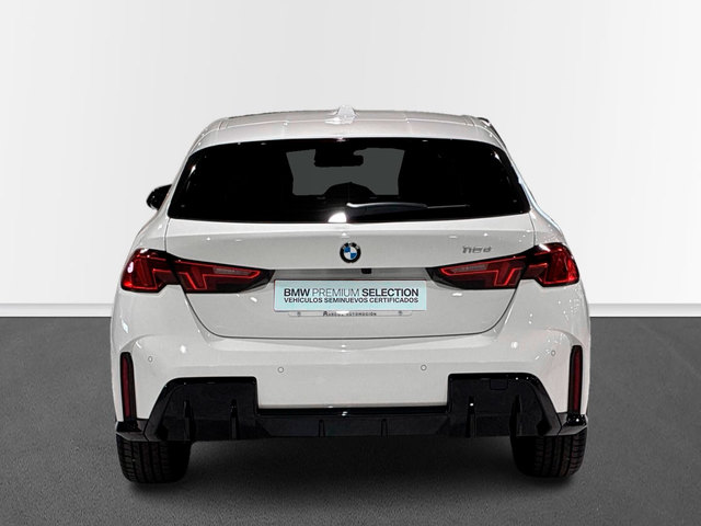 BMW Serie 1 118d color Blanco. Año 2024. 110KW(150CV). Diésel. En concesionario BMW Marcos Automoción de Valencia