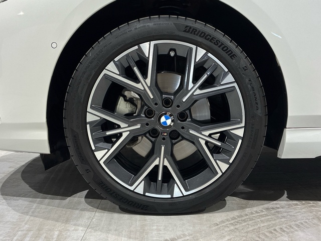 BMW Serie 1 118d color Blanco. Año 2024. 110KW(150CV). Diésel. En concesionario BMW Marcos Automoción de Valencia