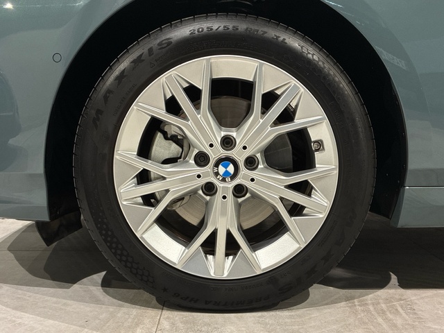 BMW Serie 1 120i color Verde. Año 2024. 125KW(170CV). Gasolina. En concesionario BMW Marcos Automoción de Valencia