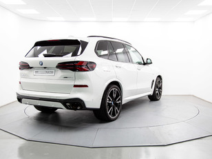 BMW X5 xDrive50e color Blanco. Año 2024. 360KW(489CV). Híbrido Electro/Gasolina. En concesionario Movil Begar Alcoy de Alicante