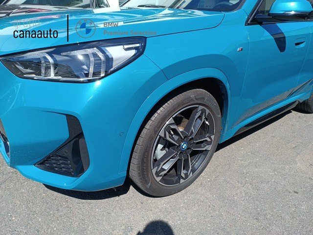 BMW iX1 eDrive20 color Azul. Año 2024. 150KW(204CV). Eléctrico. En concesionario DEMO de Sta. C. Tenerife