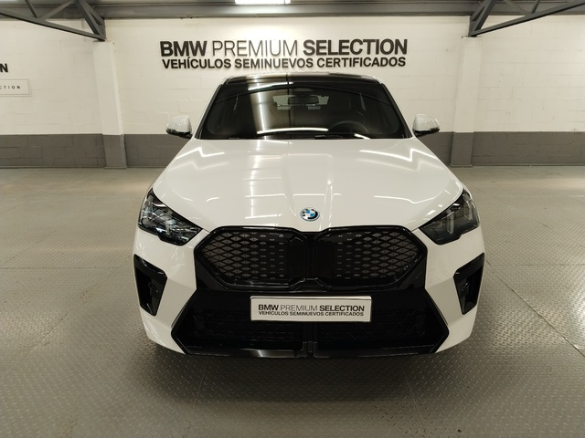 BMW iX2 xDrive30 color Blanco. Año 2024. 230KW(313CV). Eléctrico. En concesionario Autoberón de La Rioja