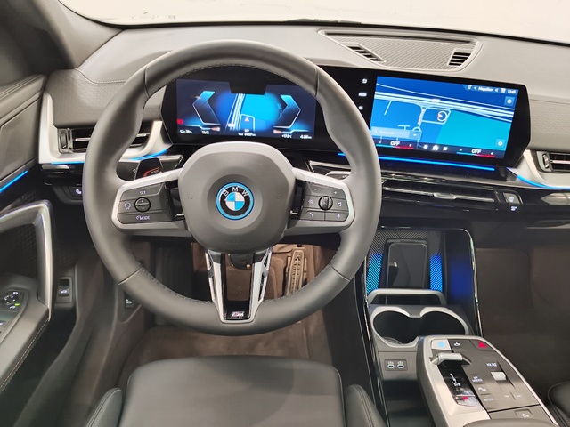 BMW iX2 xDrive30 color Blanco. Año 2024. 230KW(313CV). Eléctrico. En concesionario Autoberón de La Rioja