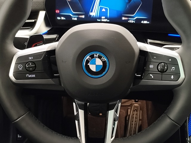 BMW iX2 xDrive30 color Blanco. Año 2024. 230KW(313CV). Eléctrico. En concesionario Autoberón de La Rioja