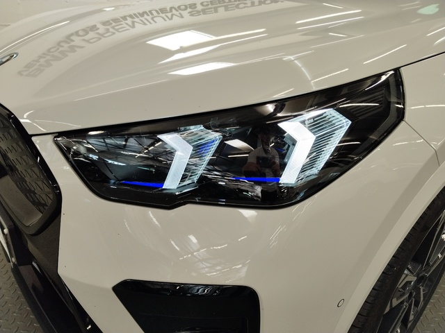 BMW iX2 xDrive30 color Blanco. Año 2024. 230KW(313CV). Eléctrico. En concesionario Autoberón de La Rioja