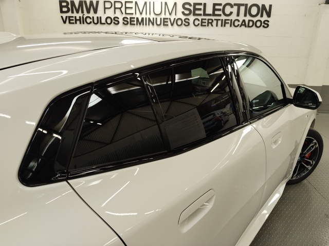 BMW iX2 xDrive30 color Blanco. Año 2024. 230KW(313CV). Eléctrico. En concesionario Autoberón de La Rioja